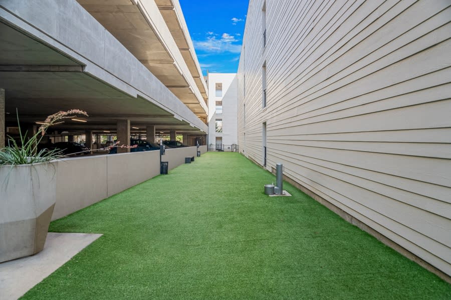 Larq Henderson Apartments Dallas Image 10