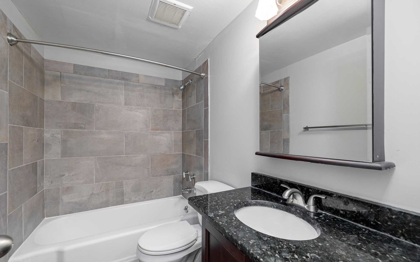 Arts Center Tower Apartments Image 16