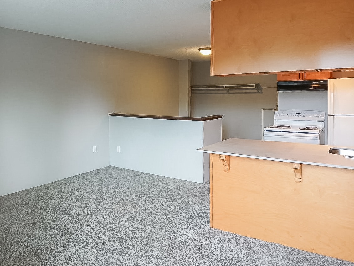 Phoenix Court Apartments Image 5