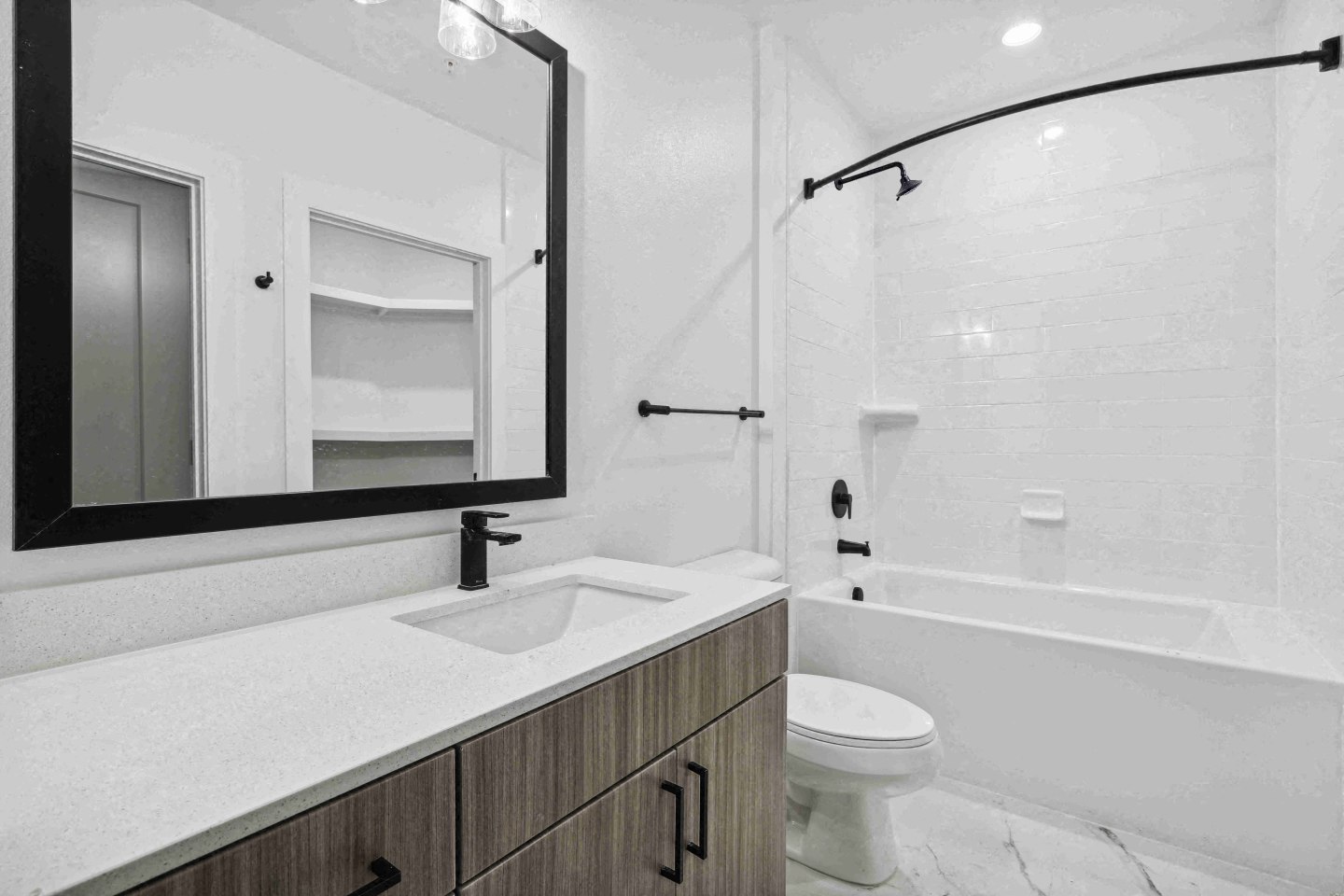 Linz Bayview Apartments Image 11