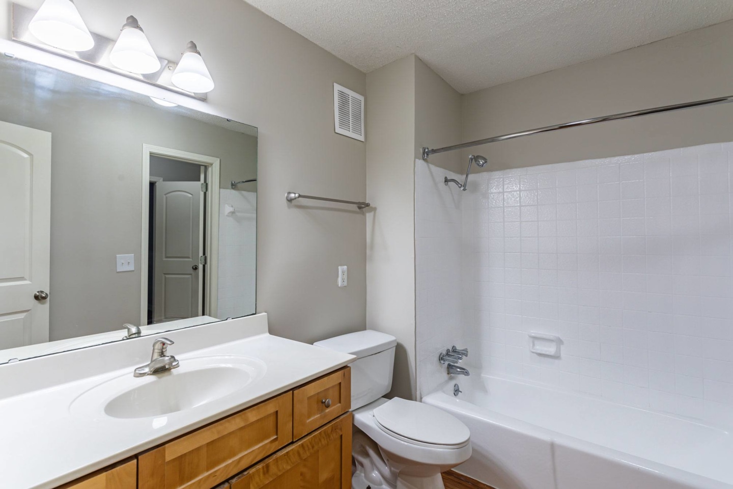 865 Bellevue Image 13