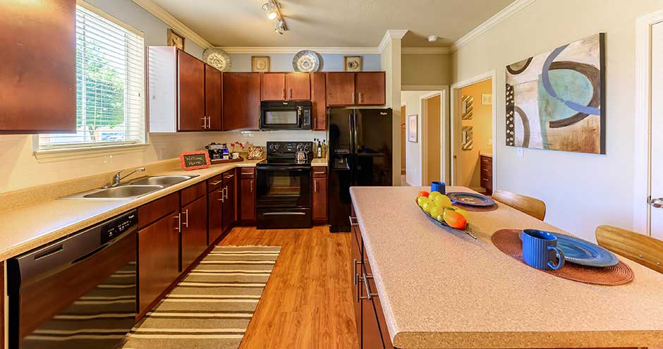 Parkway Grande Apartment Homes Image 2