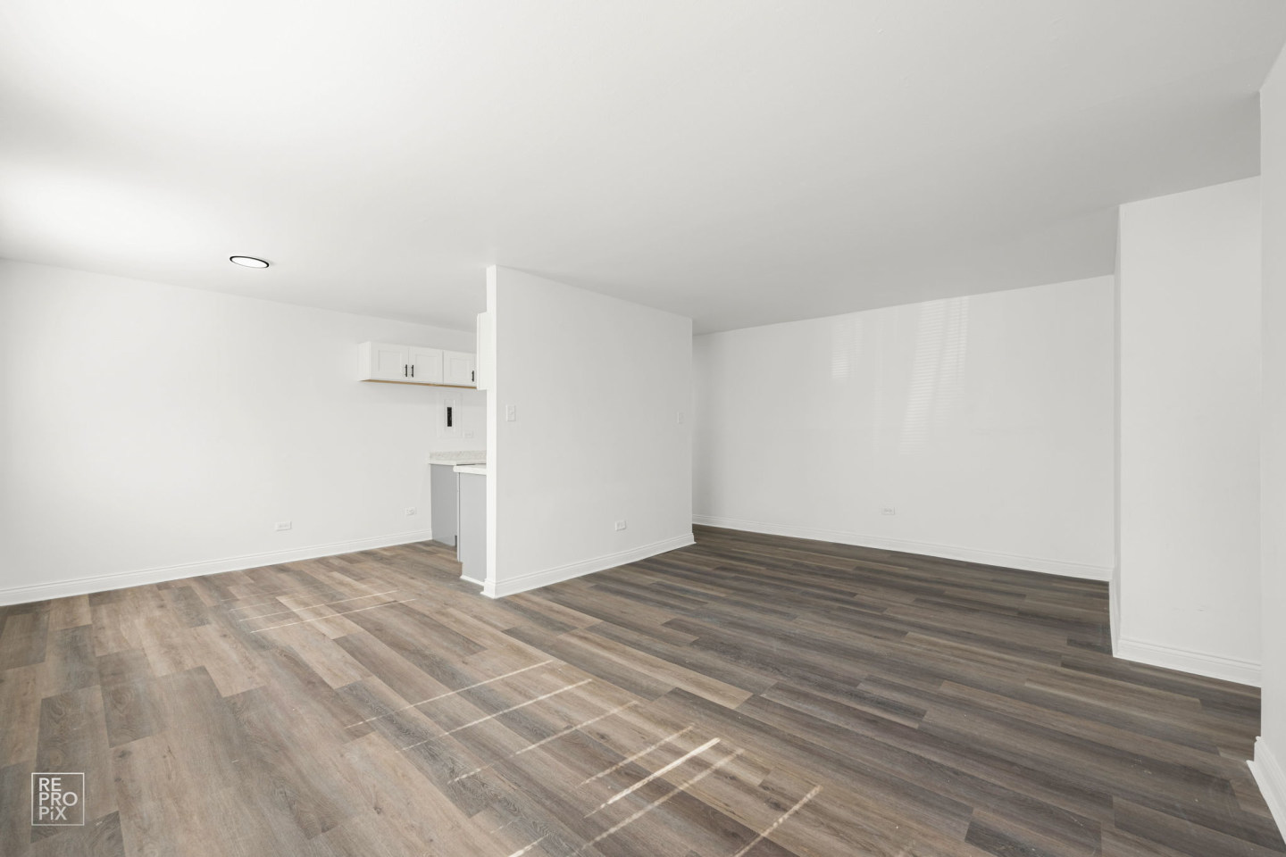 8342-8350 S Ellis Ave Image 3