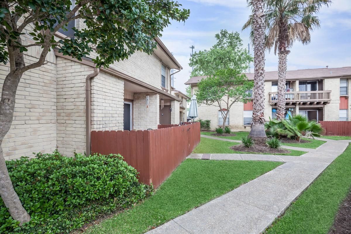 Forest Oaks Image 11