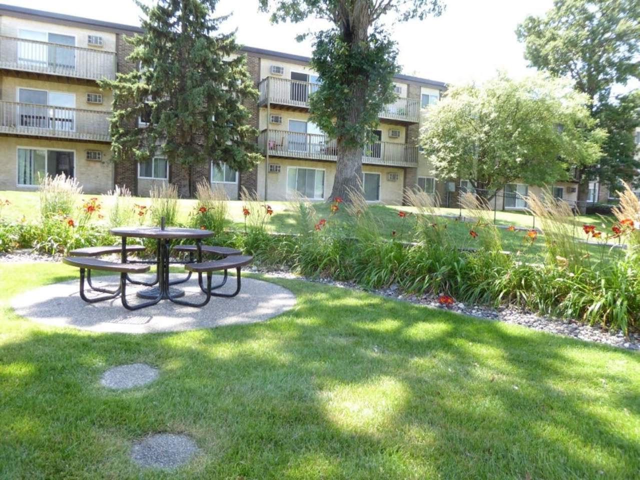 Valley Place Apartments Image 18