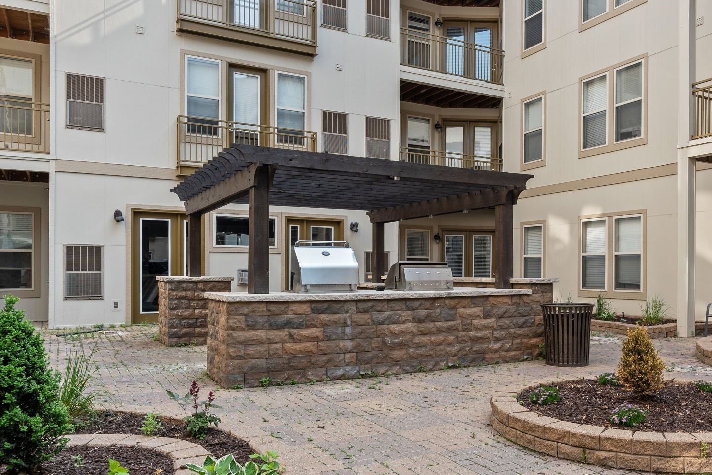 Uptown Lake Apartments Image 34