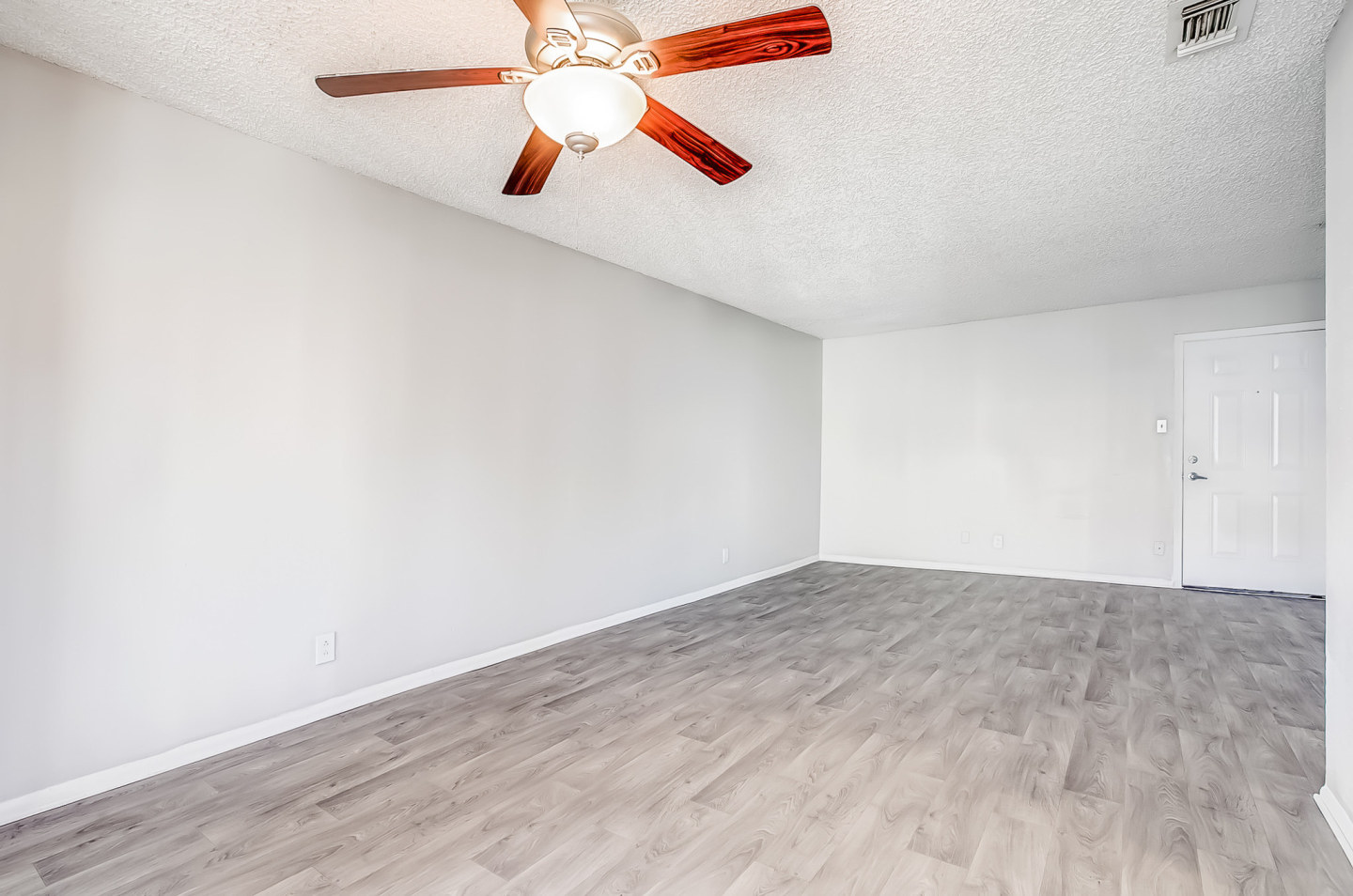Broadway Oaks Image 3