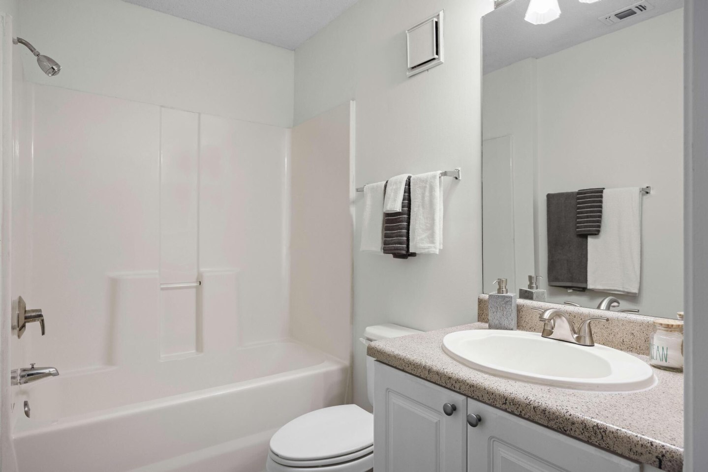 Student Housing - 1540 Place Image 32