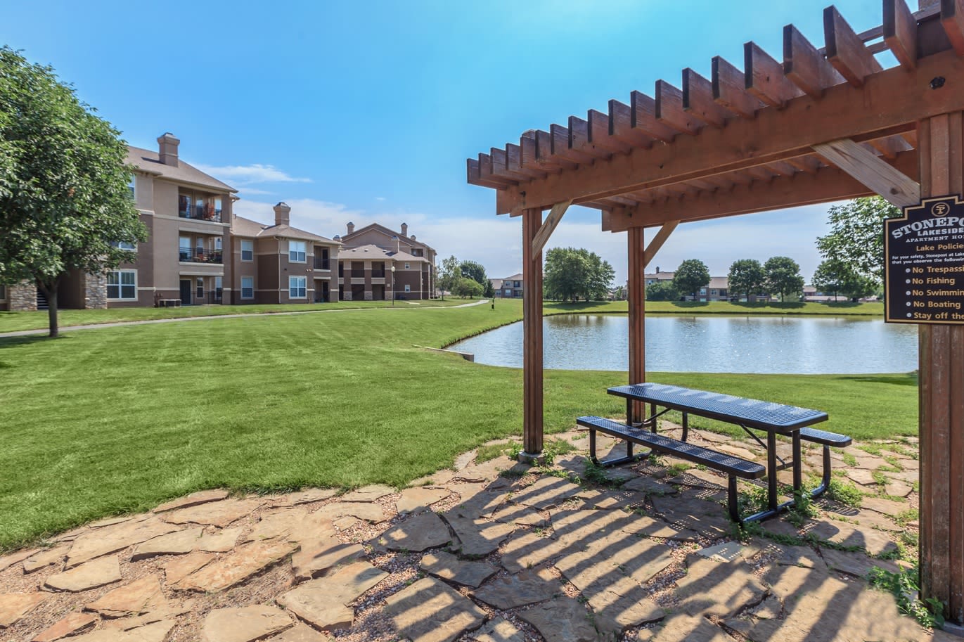 Stonepost Lakeside Image 18