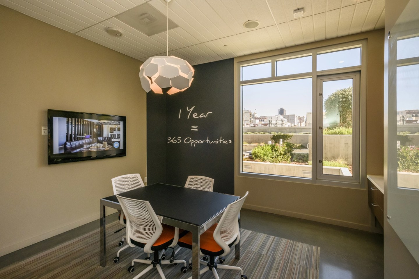Etta Apartments Image 8