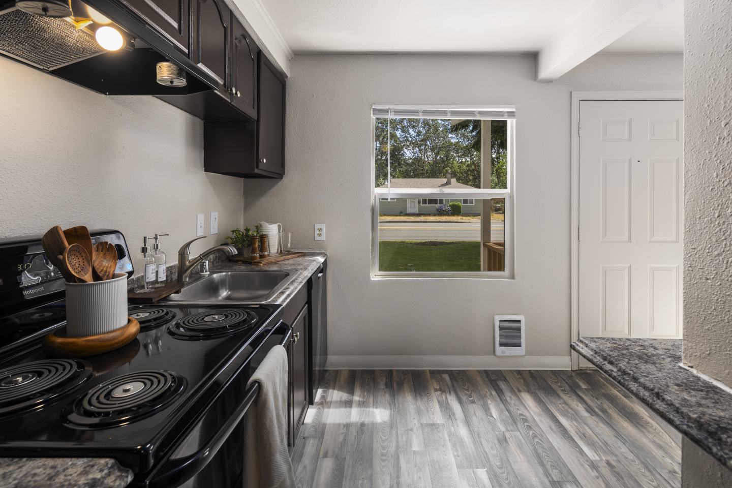 Pacific Walk Townhomes Image 24