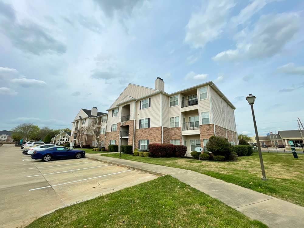 Lexington Place Apartments Image 6