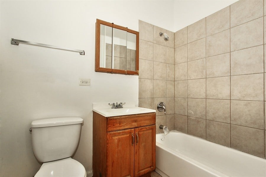 5718 S Wabash Image 8