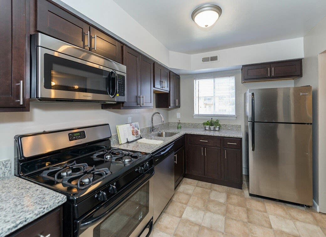 Carriage Club Apartments Image 2