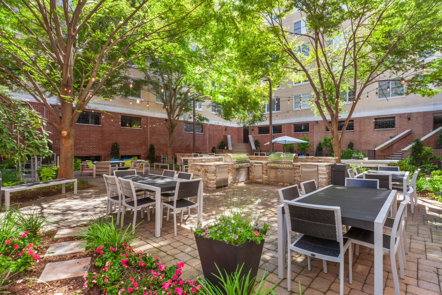 Courtyard at Jefferson Image 8