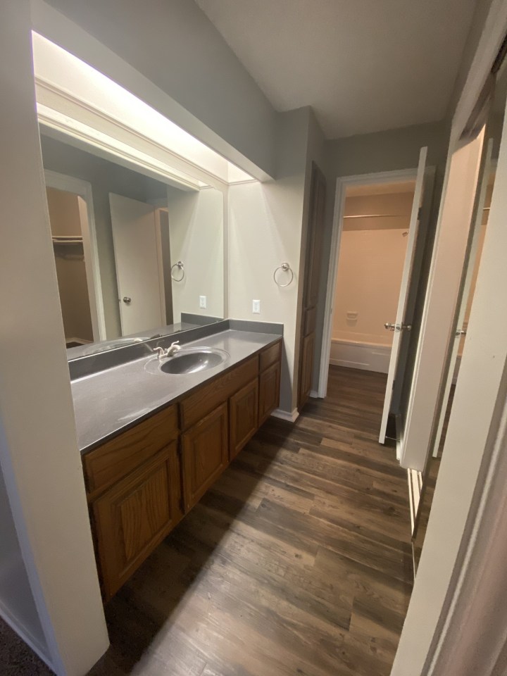 4000 Horizon Hill Image 6