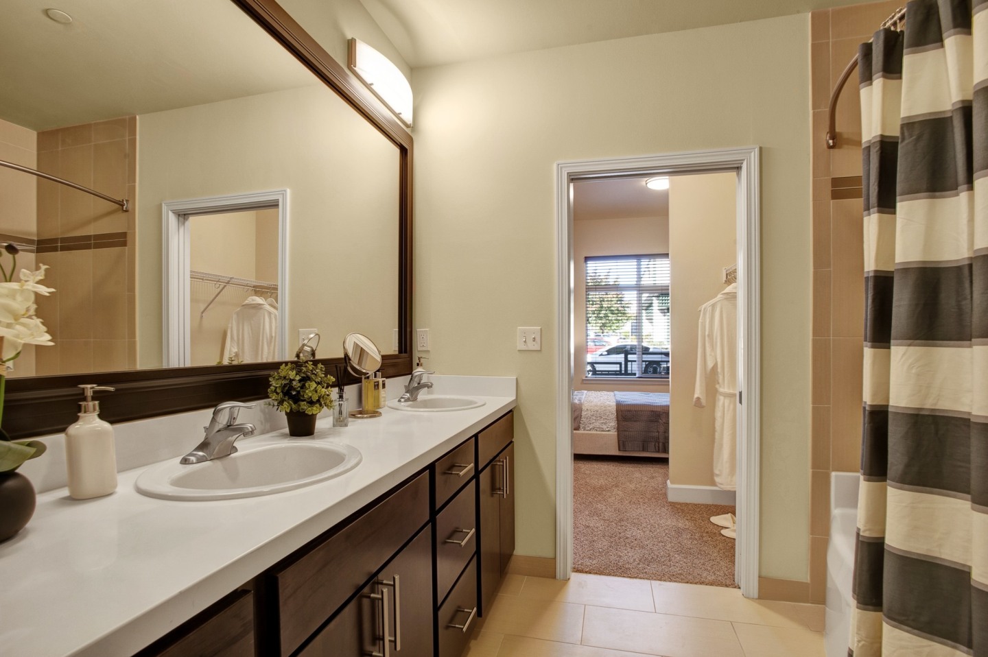 Woodin Creek Village Image 5