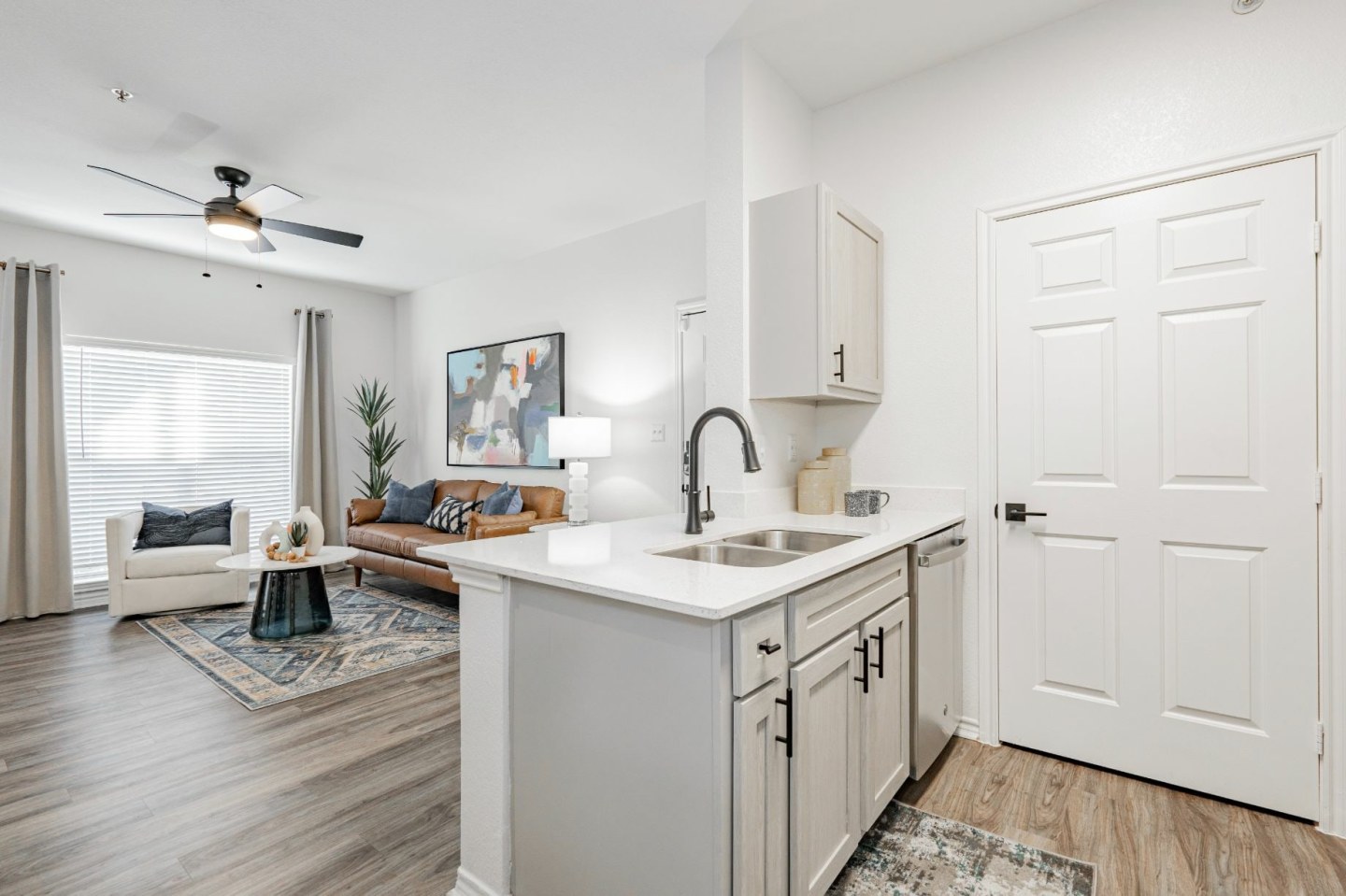 9th St Apartment Image 7