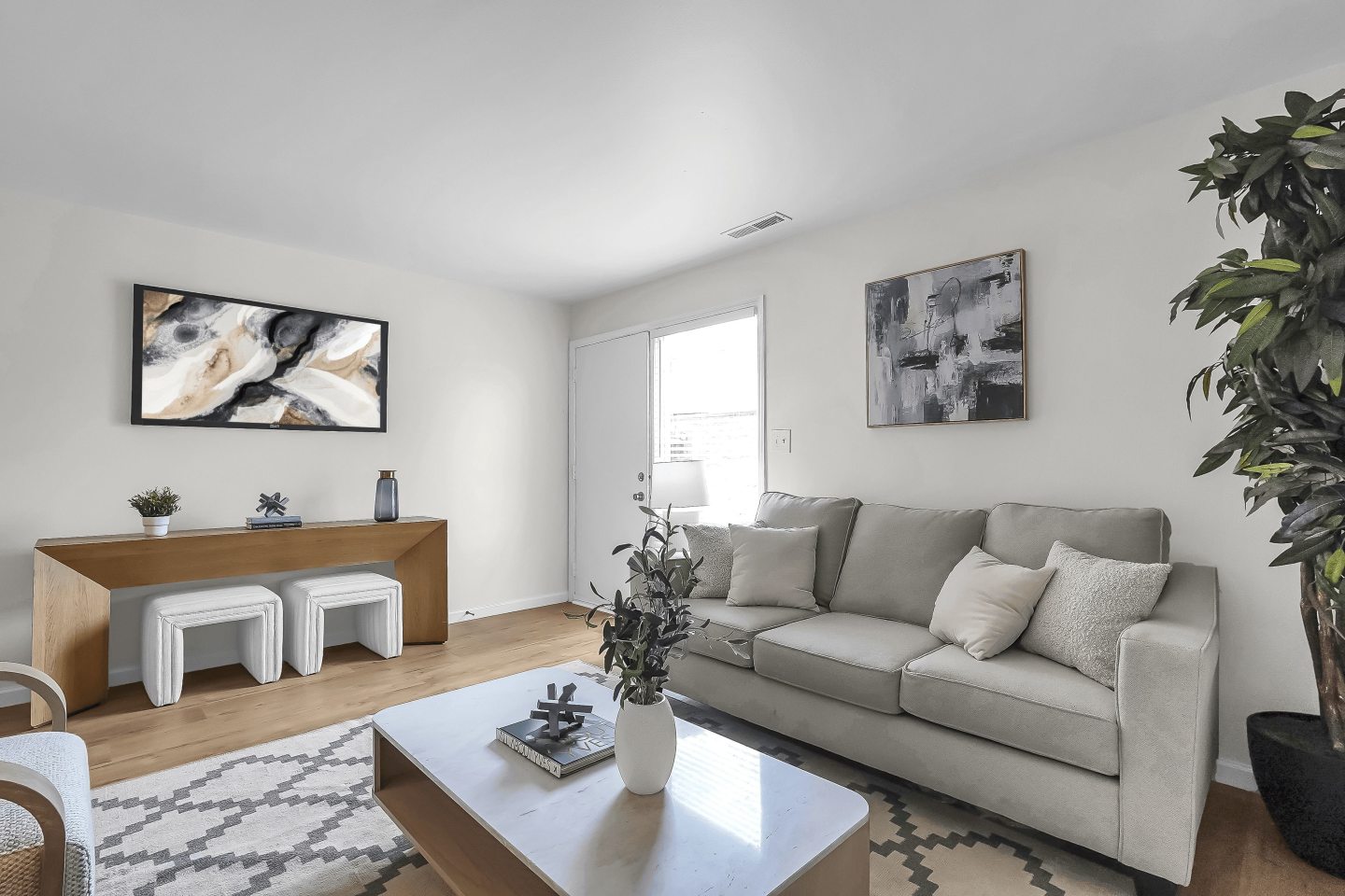 1289 | A Rental Condo Community Image 2