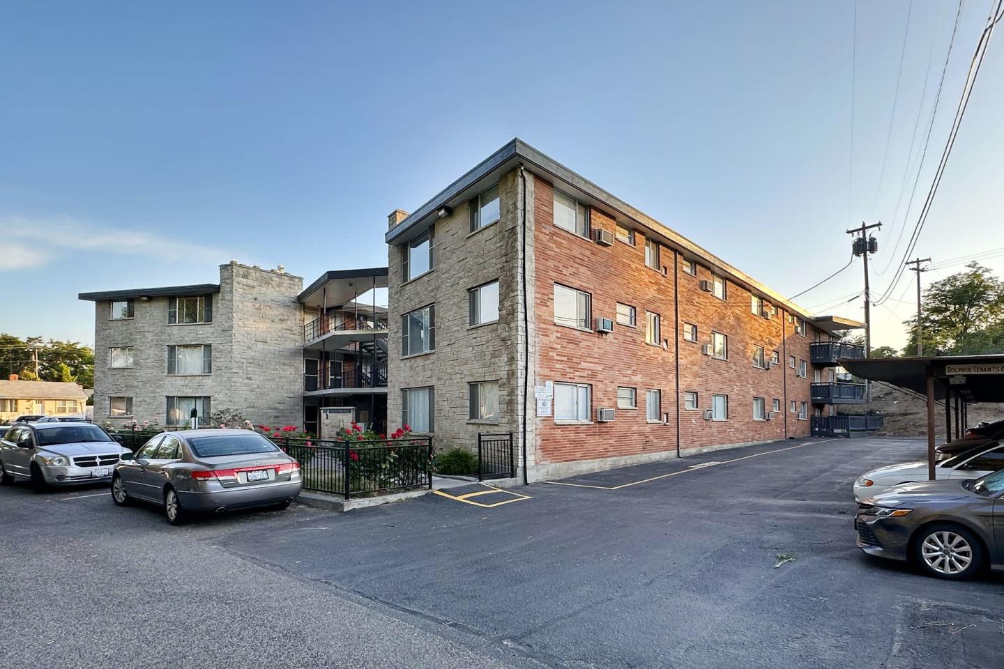 Dolphin Apartments Image 40