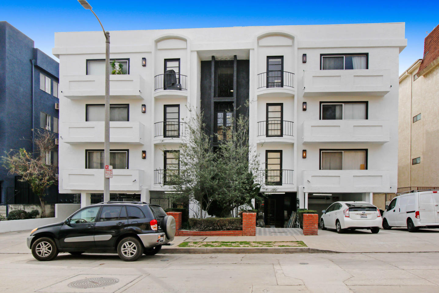 1525 Amherst Ave. Image 8