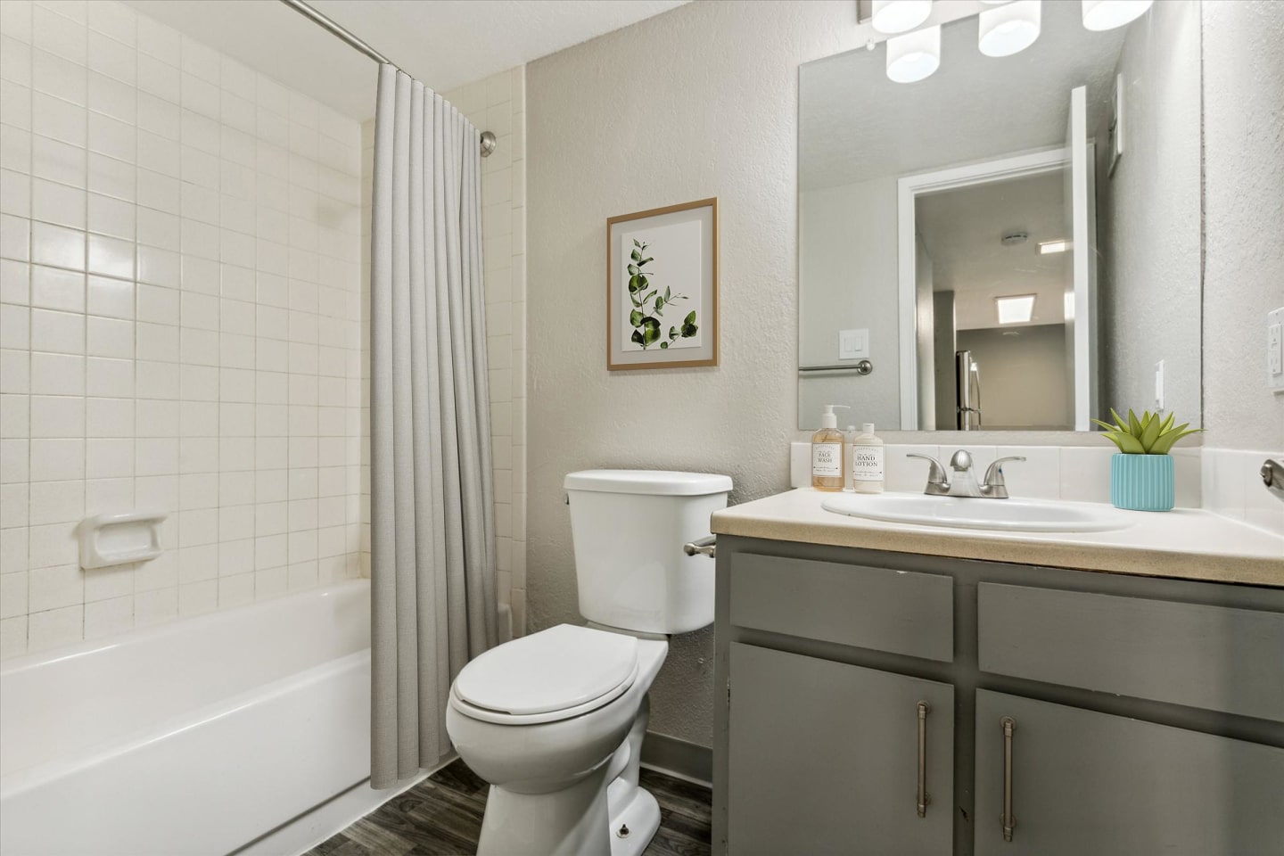 Westlake Apartments Image 37