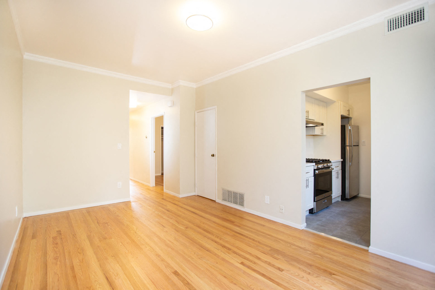 295 Castro Image 13