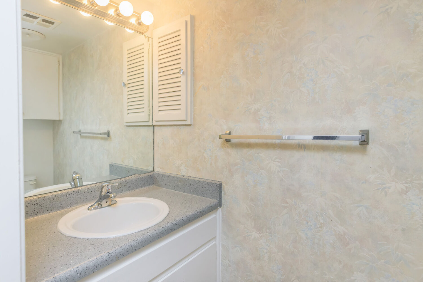 New England Village Apartments Image 4