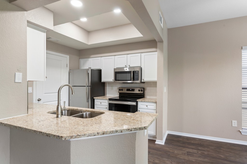 Waters Edge Apartment Homes Image 8