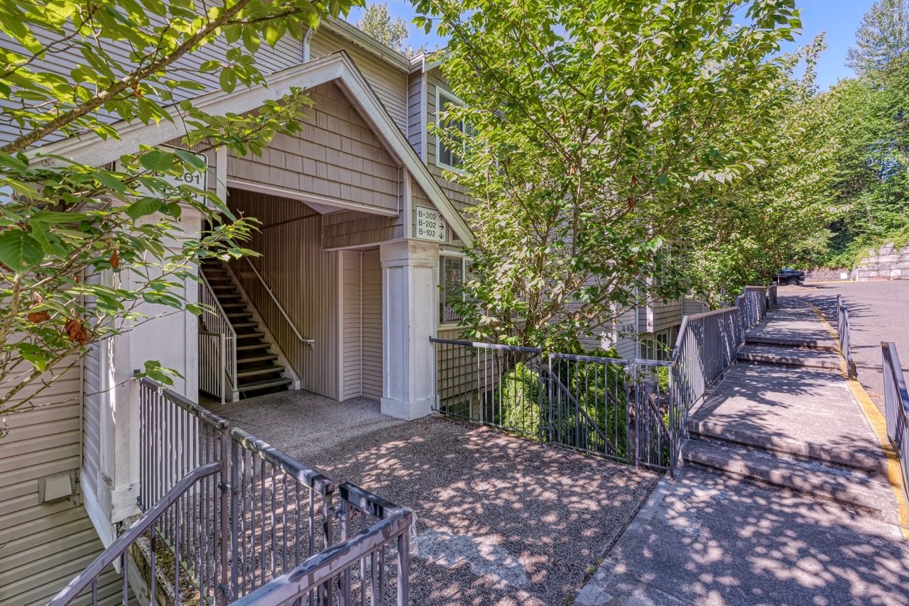 Springbrook Reserve Condominiums Image 10