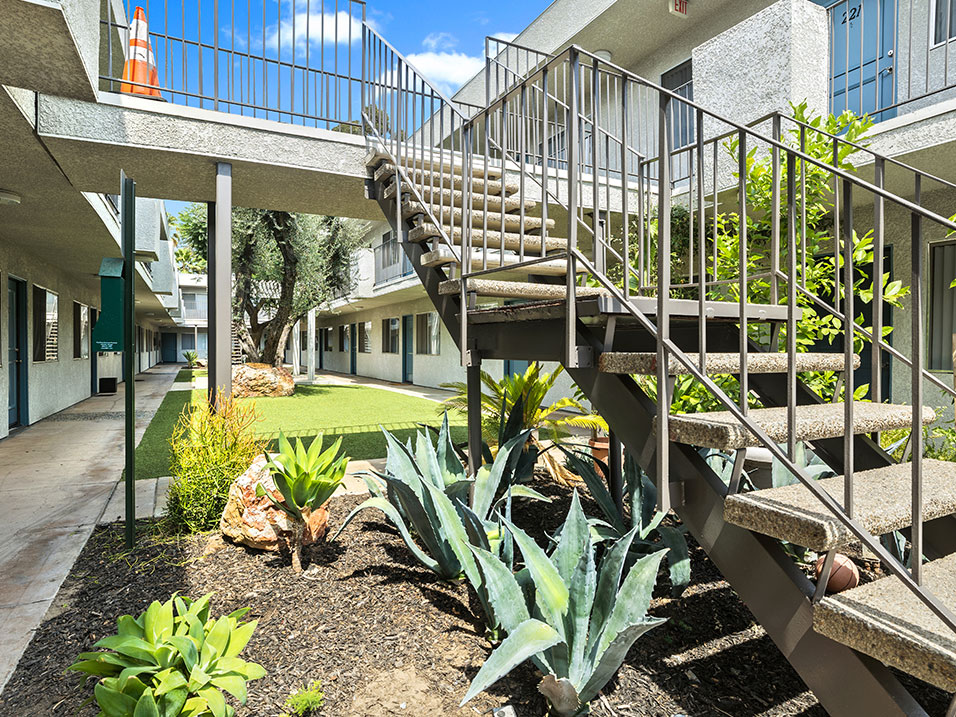 Sherman Oaks Gardens Image 24
