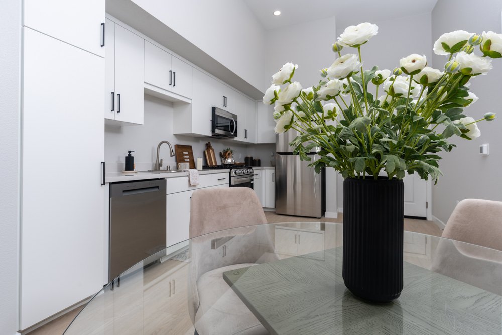 Downtown Ontario Luxury Apartments Image 23