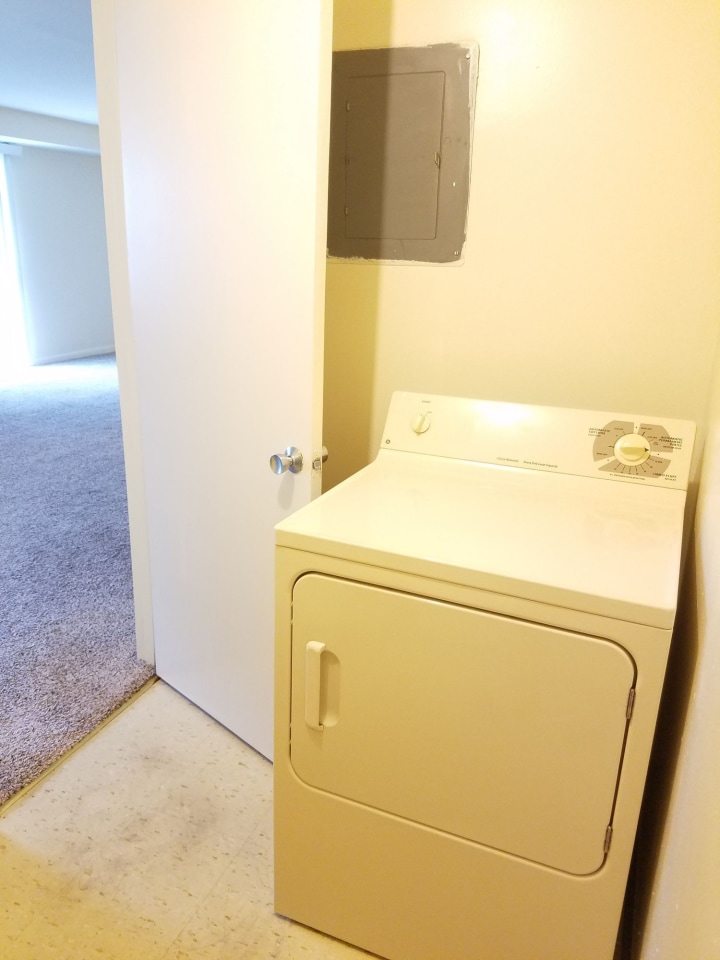 Parkside & Parkwood Apartments Image 4