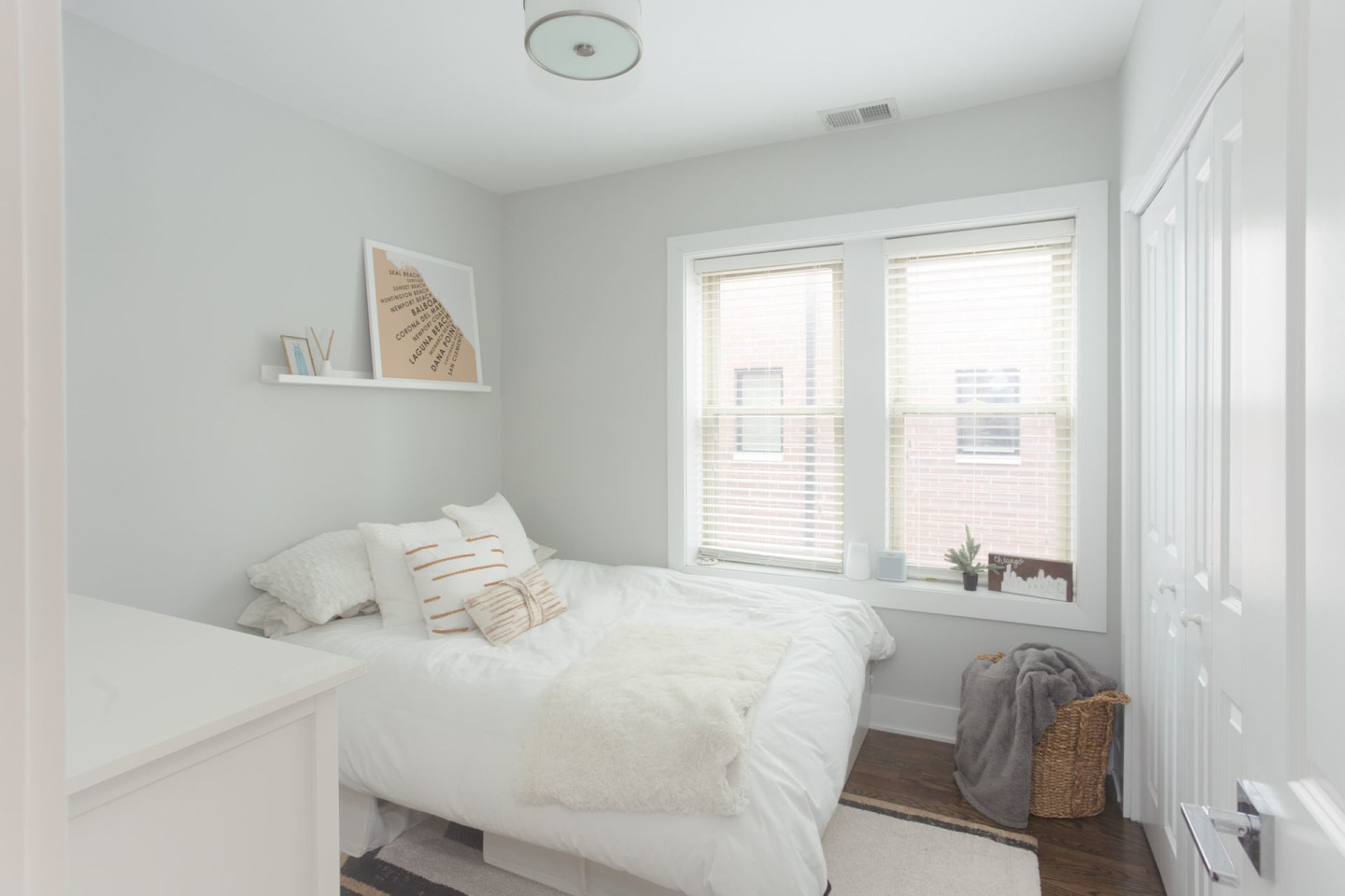 3915 North Janssen Ave. Apt. Image 6