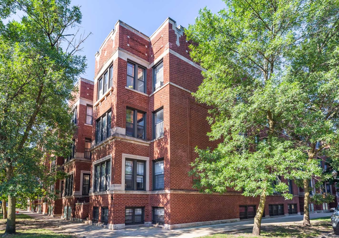 5452 S Ellis Image 4