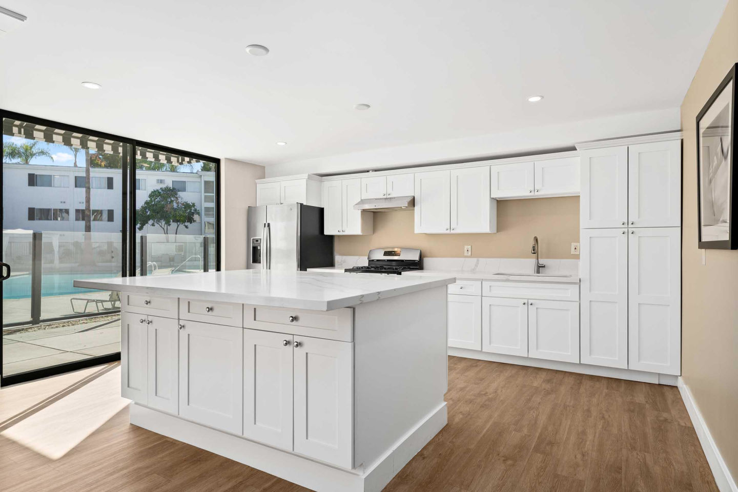 Summerview Beach Resort Luxury Apartments Image 31