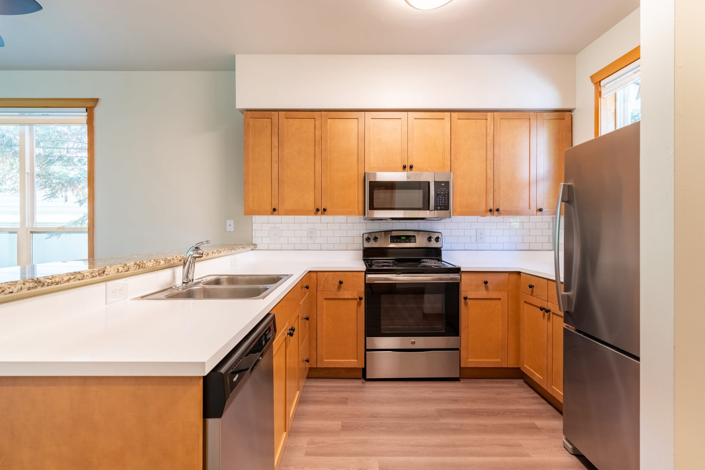 Pacific Pointe Apartments Image 2