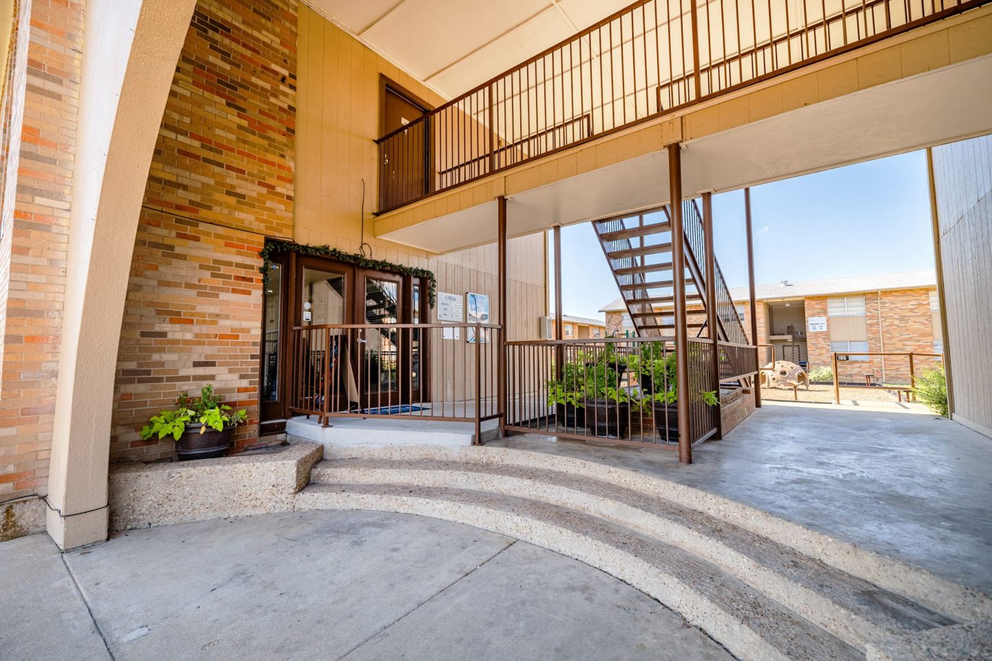 Estrella at Seminary Apartments Image 10