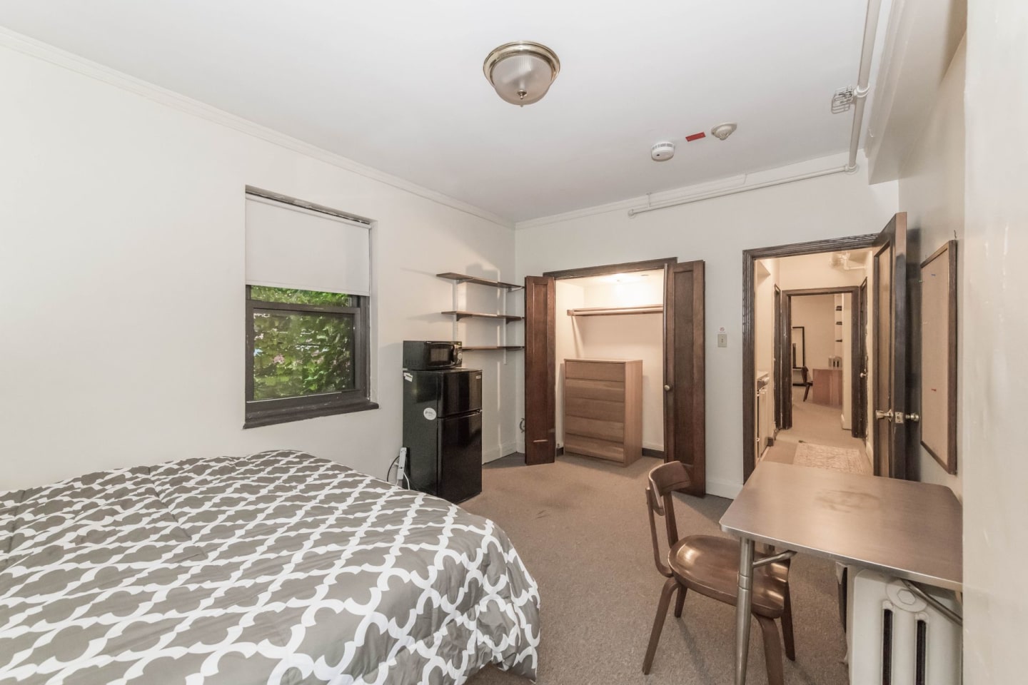 Co Living- 5748 Blackstone Image 7