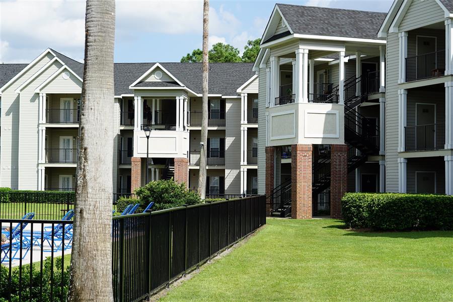Palm Club Apartment Homes Image 3