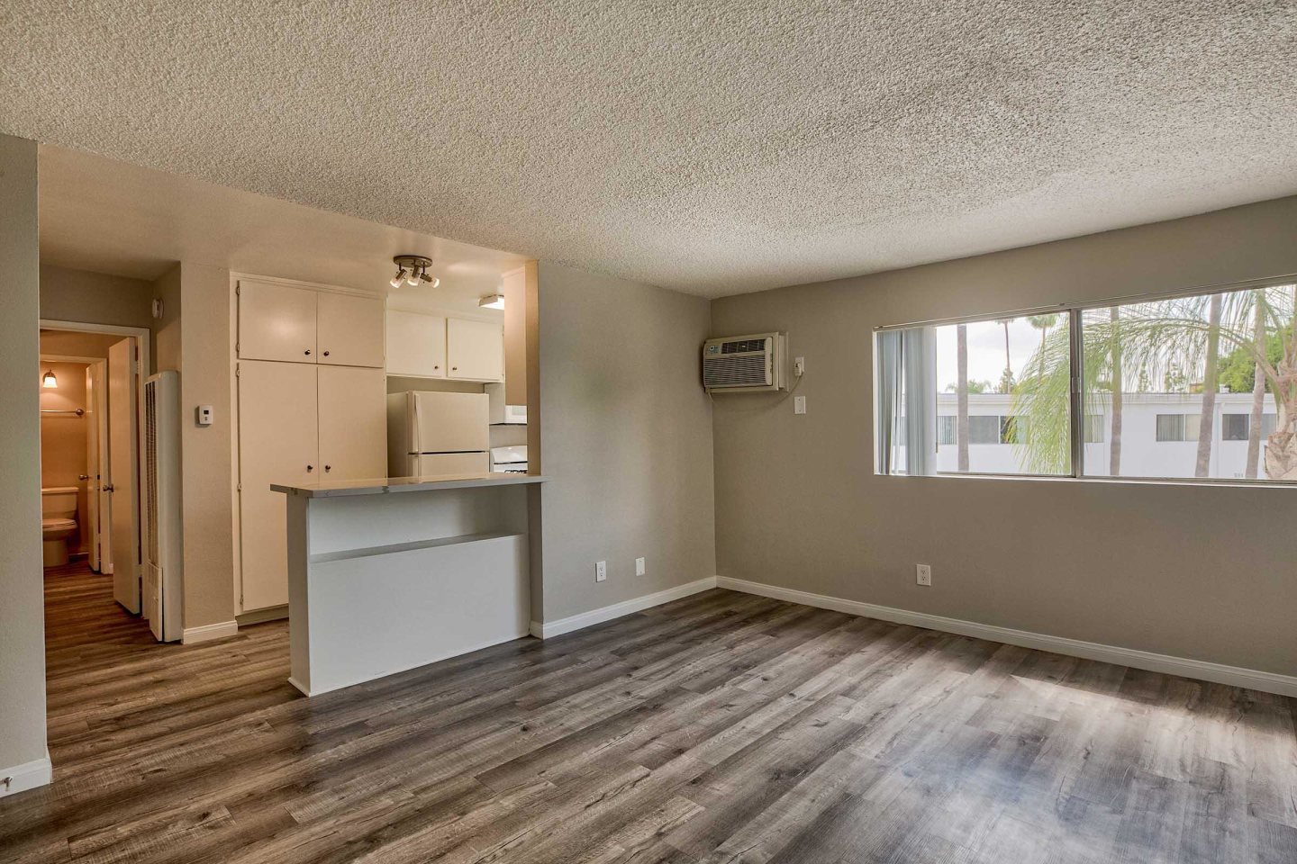 Summerview Beach Resort Luxury Apartments Image 2