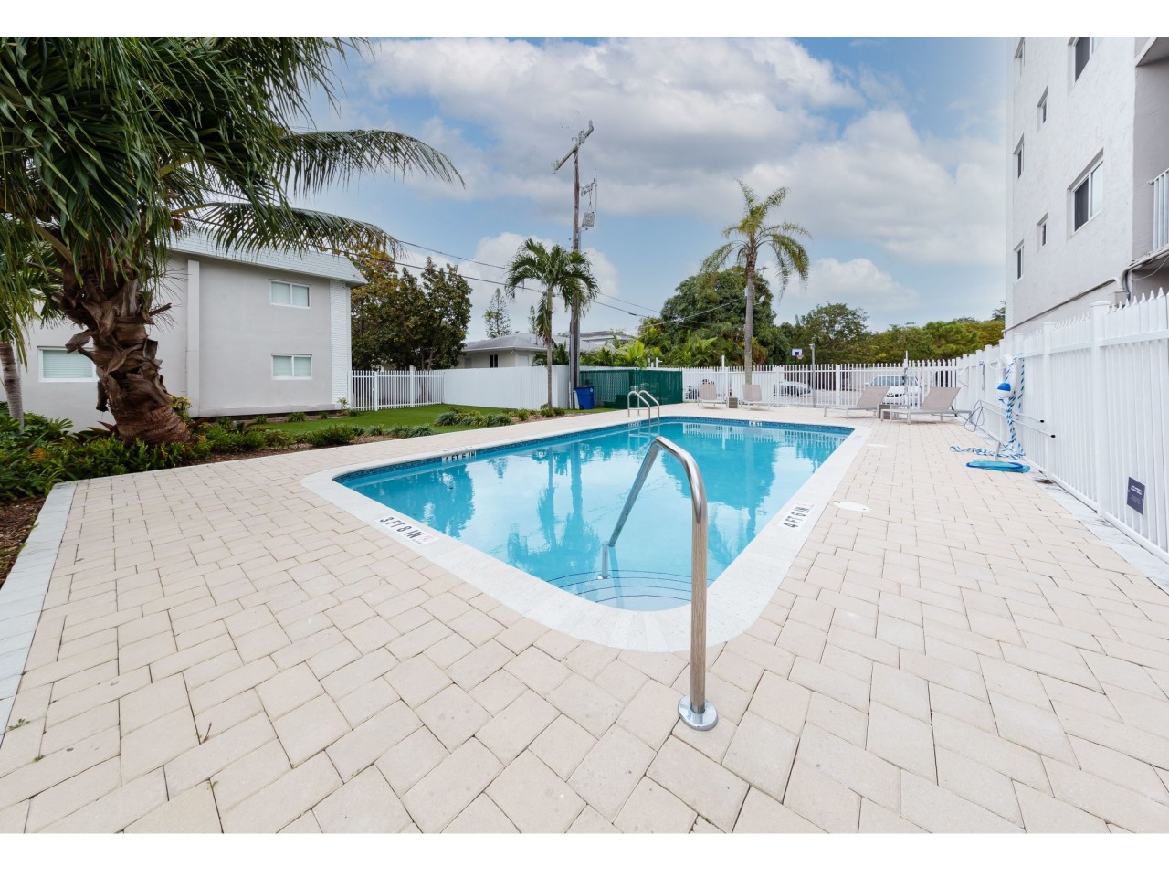 Miami Shores Luxury Apartments Image 14