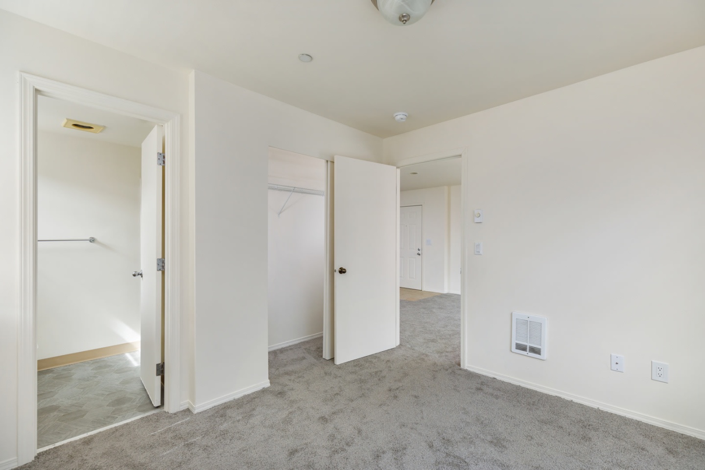 Shorewood Apartments Image 12