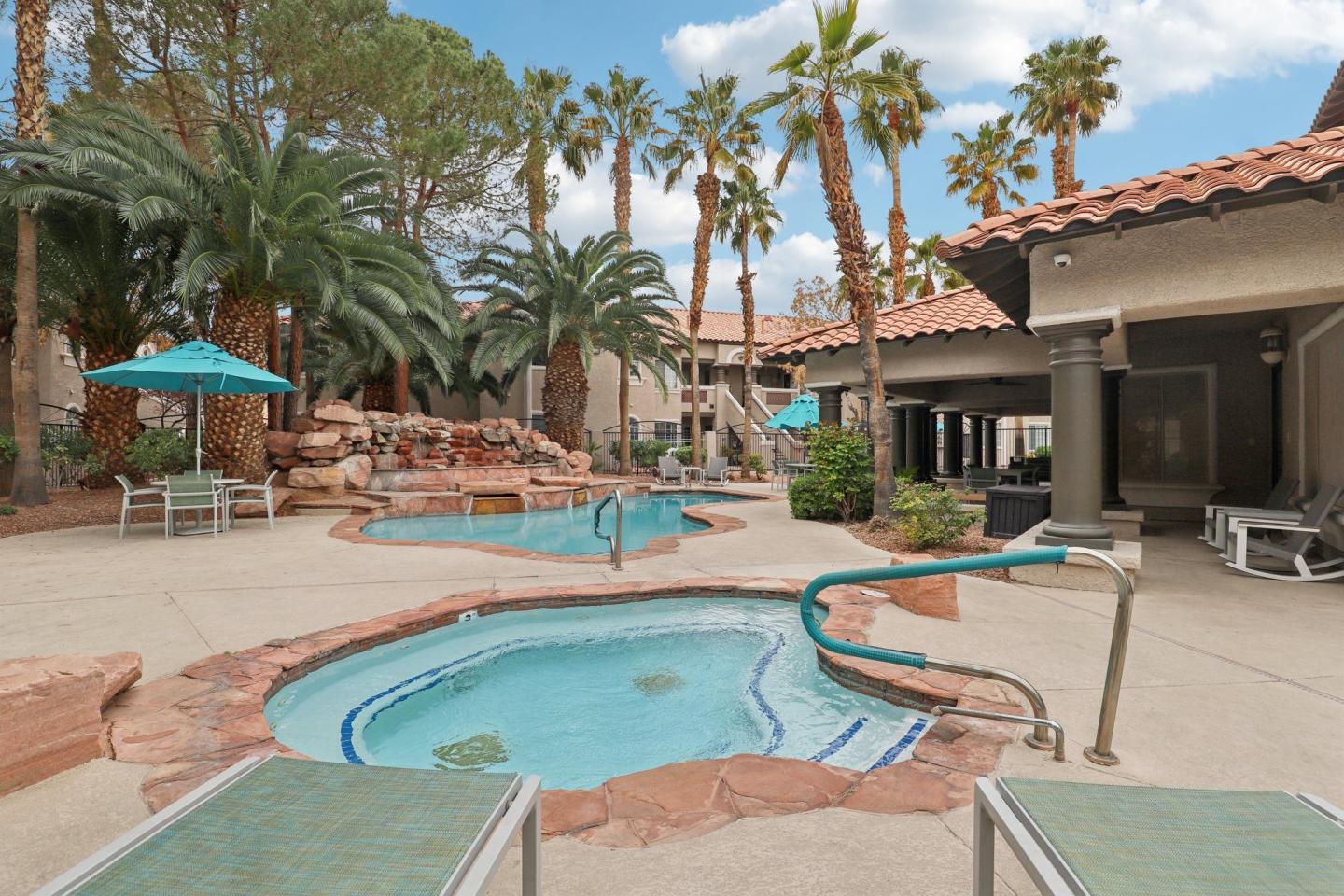 Senior Housing - Valley View by Welltower Living Image 15