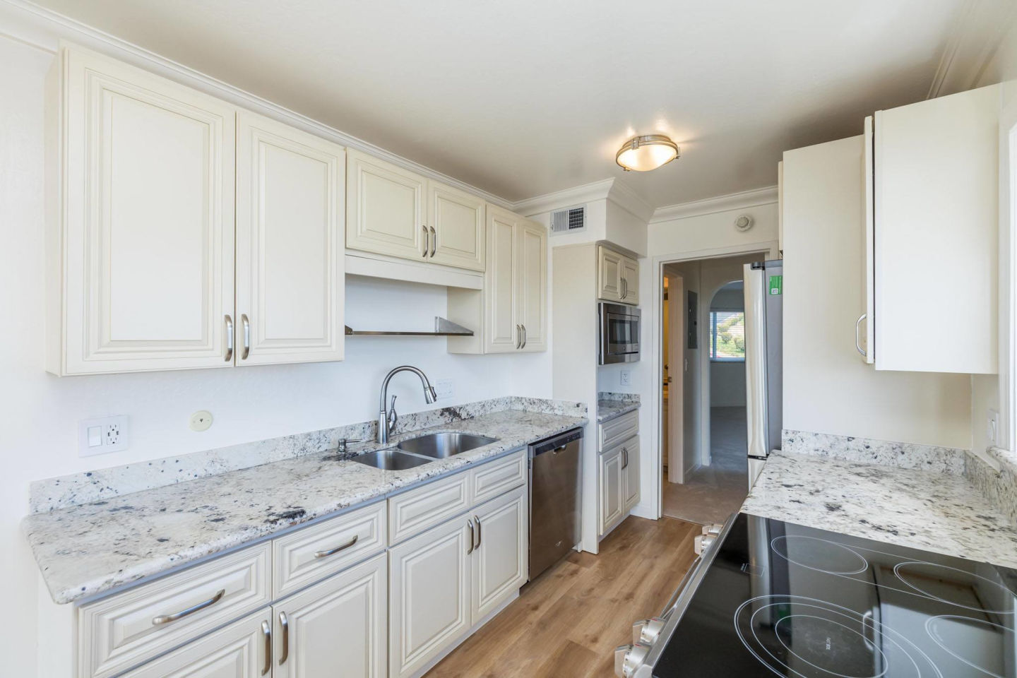 5-65 Rodeo Avenue Image 5