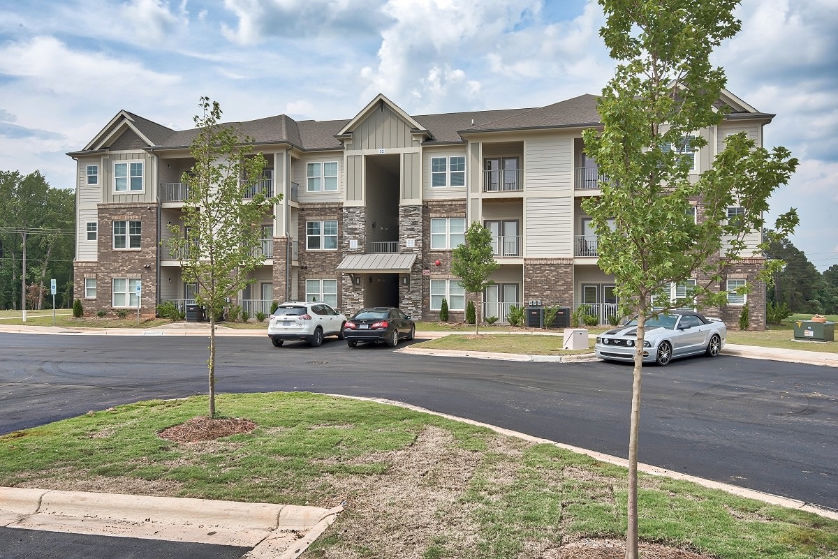 Pines at Glen Laurel Luxury Apartments Image 10