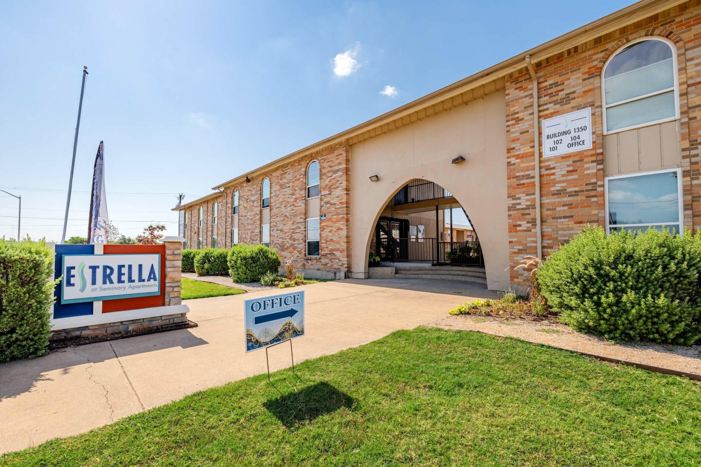 Estrella at Seminary Apartments Image 8