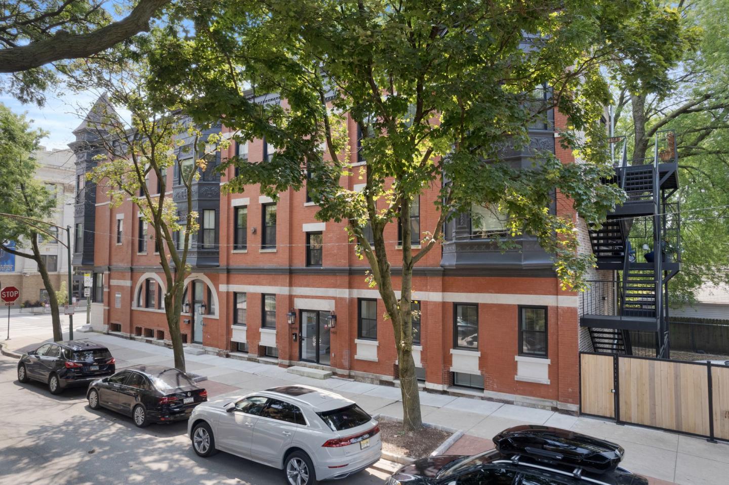 1405 West Belden Ave. Image 2