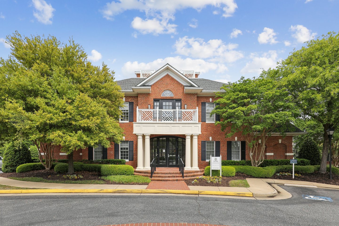 Nav850 at Olde Towne Image 3