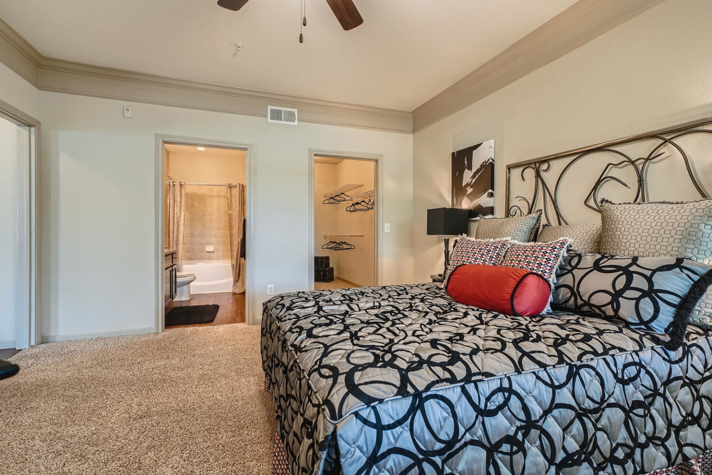 Grand Villas at Katy Image 34